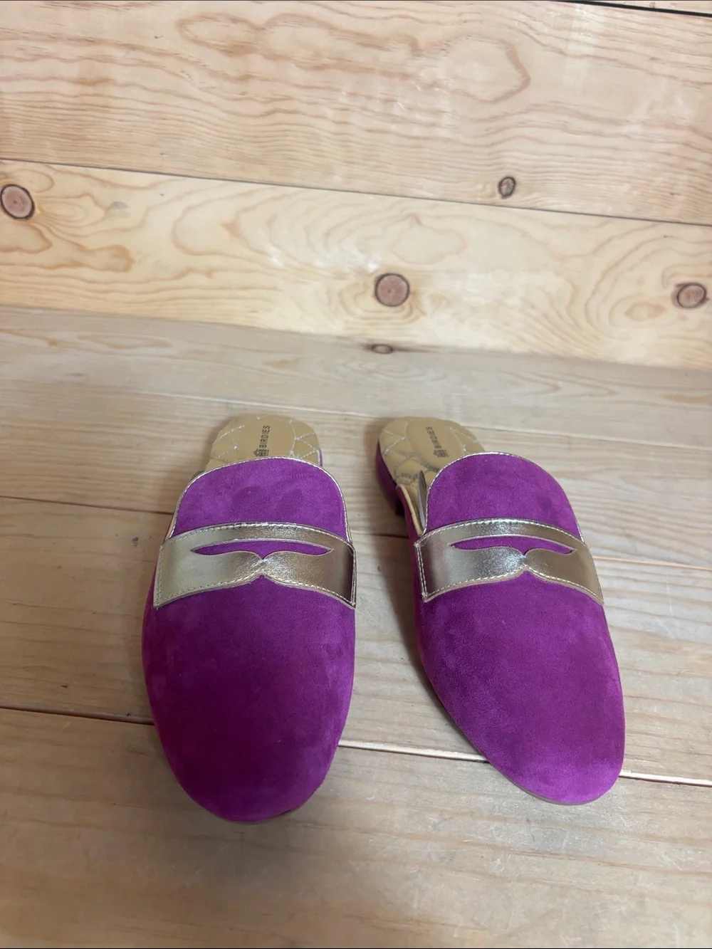 NWOT Birdies Phoebe Berry Magenta Suede and Gold slides size 10